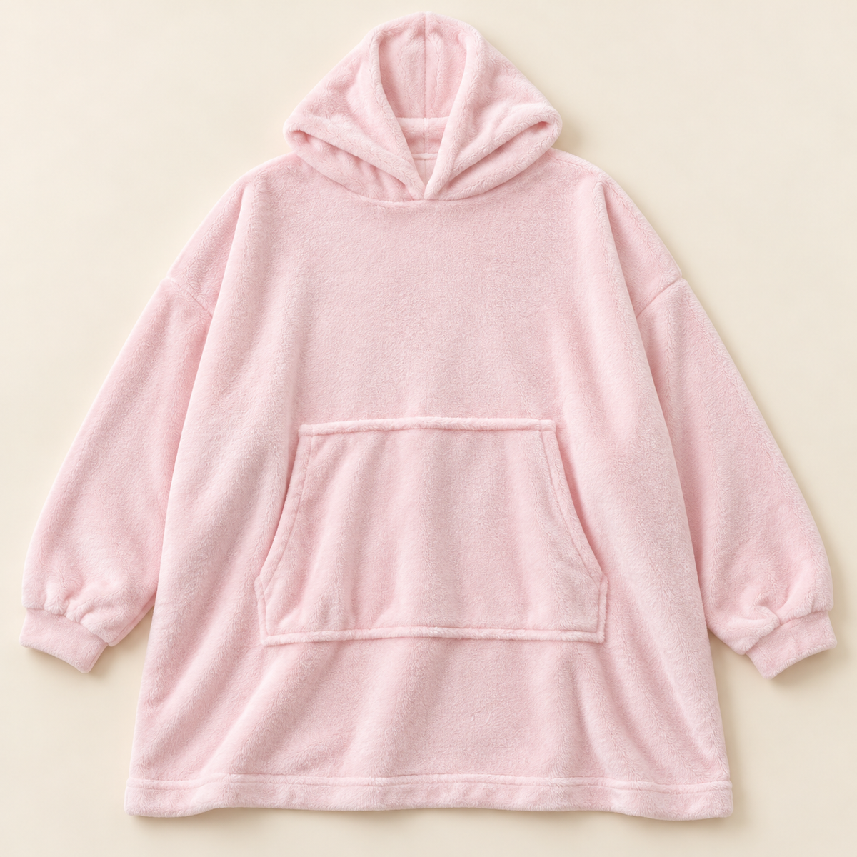 Mise en scène générée par IA d’après les photos fournisseur : pull plaid Douceur rose présenté à plat sur fond crème.